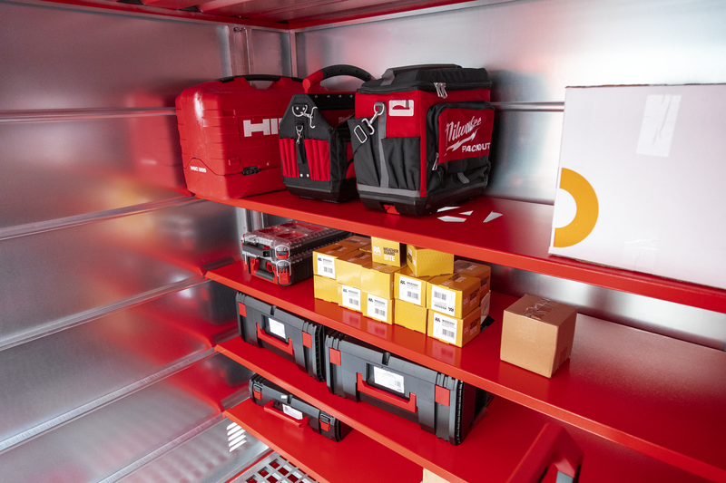 Armorgard FR200 C close shelves props