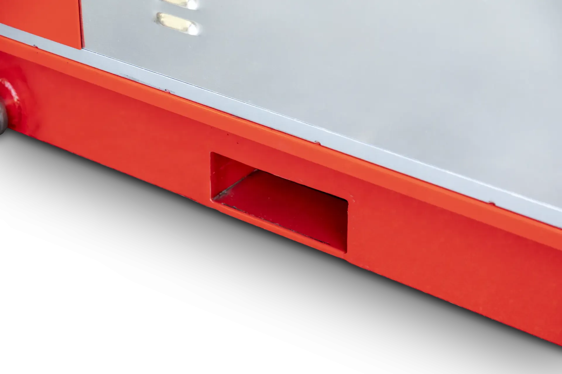 CC200 close forklift pocket