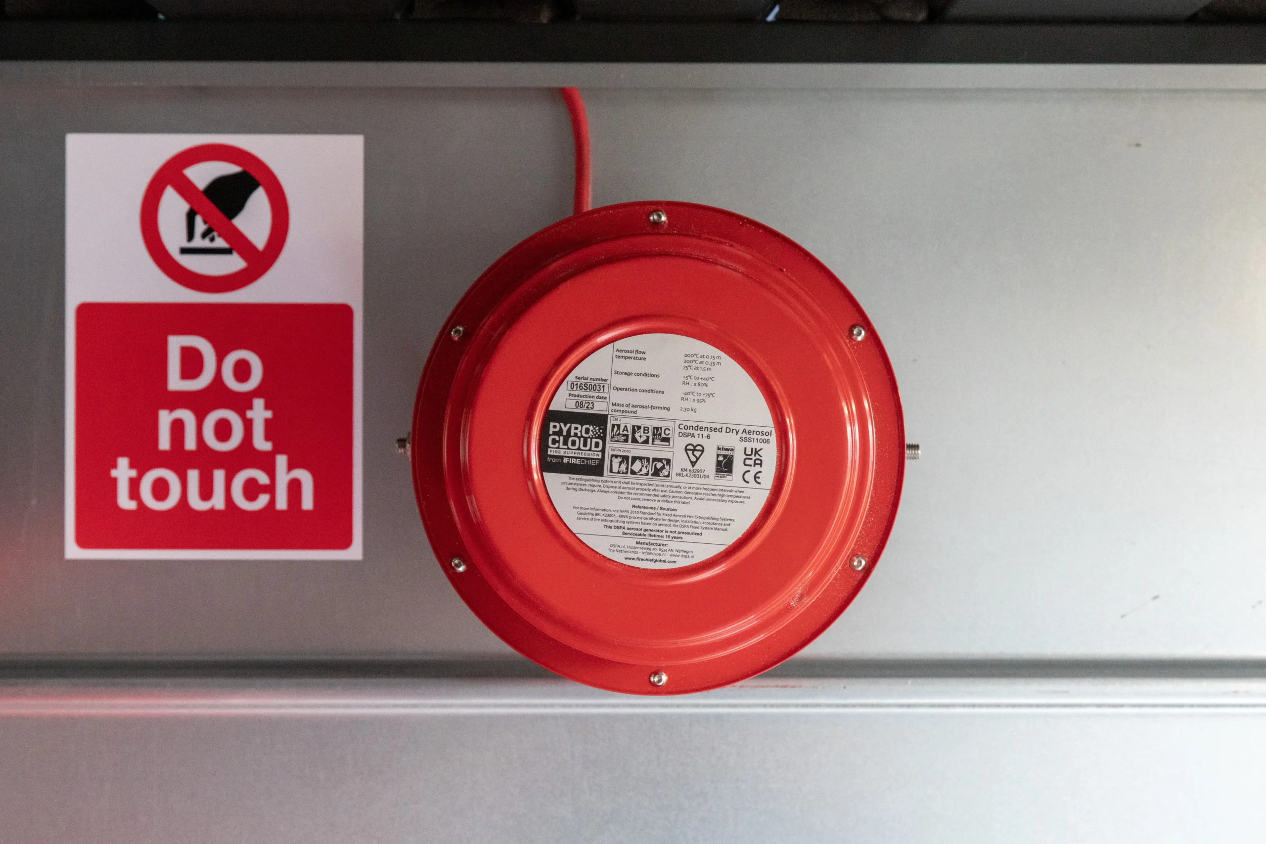 PWR2 Close Powder Suppressant System Signage